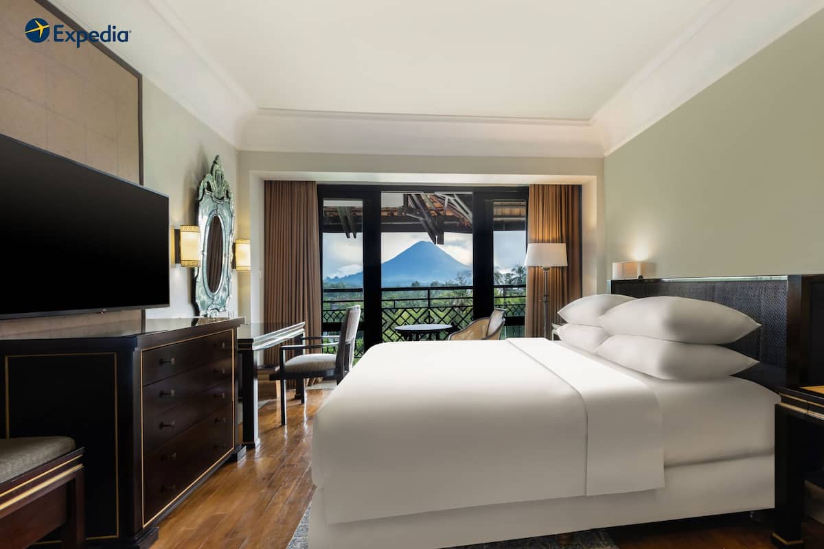 Royal Room, 2 Bedrooms, Balcony, Mountain View | Premium bedding, minibar, in-room safe, desk