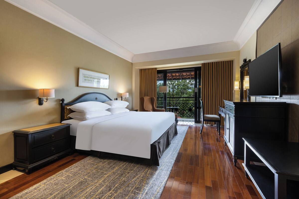 Quarto executivo, 1 cama King, sacada, vista para a montanha | 1 quarto, roupas de cama premium, frigobar, cofres nos quartos