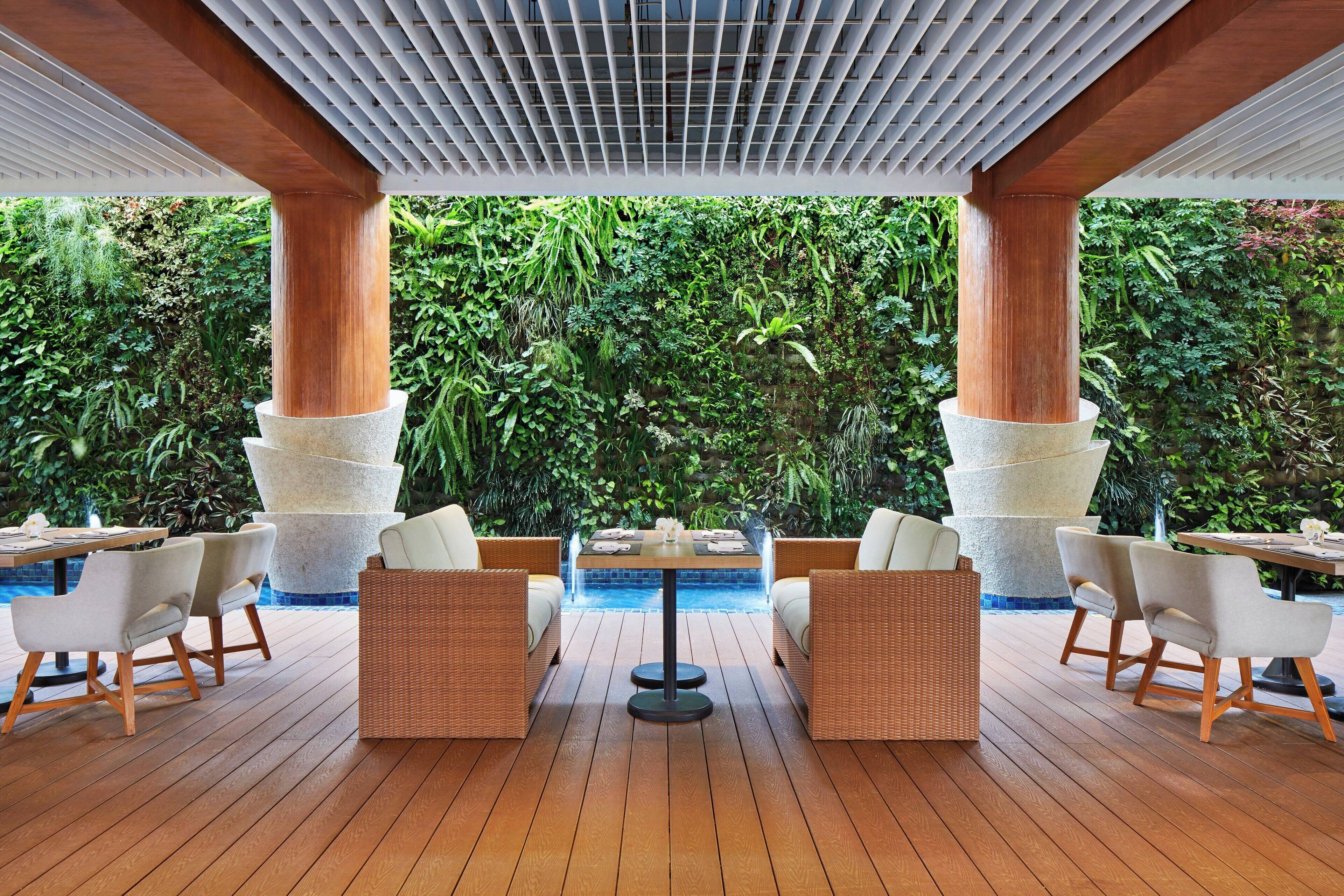 breakfast, lunch, dinner served; international cuisine