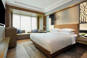 Premium bedding, in-room safe, desk, laptop workspace