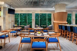 Breakfast, lunch, dinner served; international cuisine