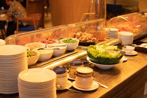 Desayuno buffet todos los días (con cargo)