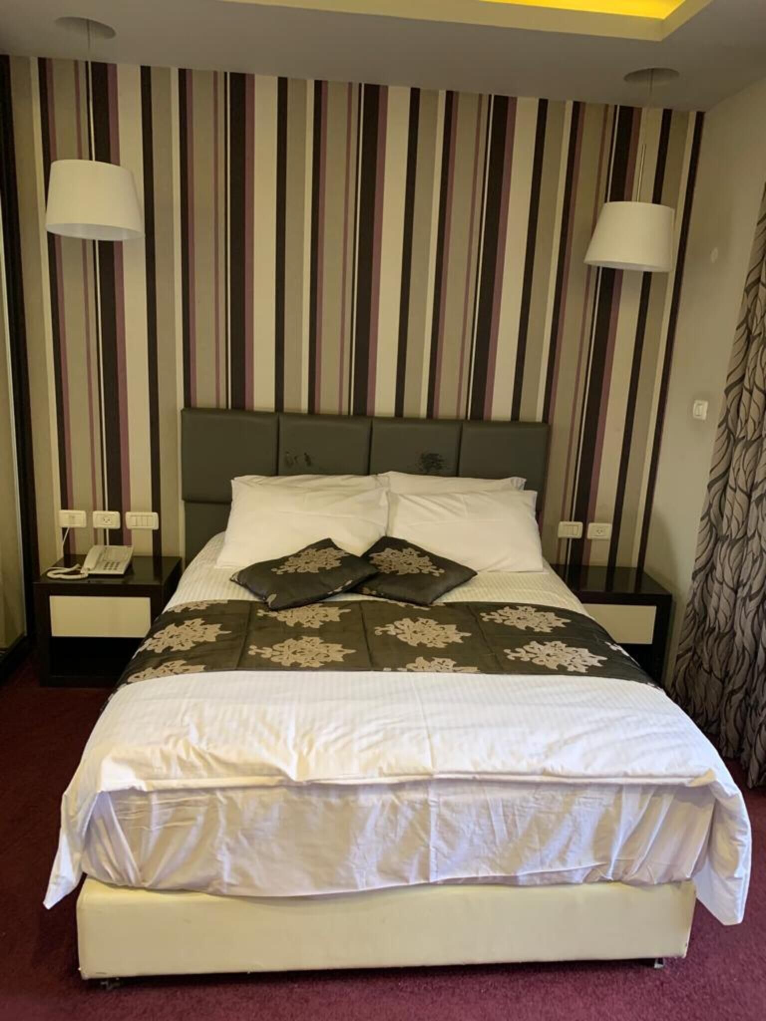 In-room safe, desk, WiFi (free)