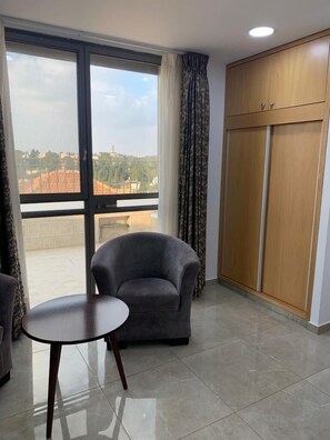 Premium Triple Room | In-room safe, desk, free WiFi