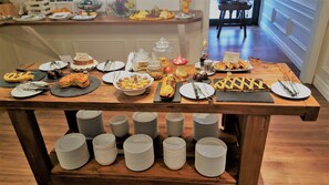 Daily buffet breakfast for a fee