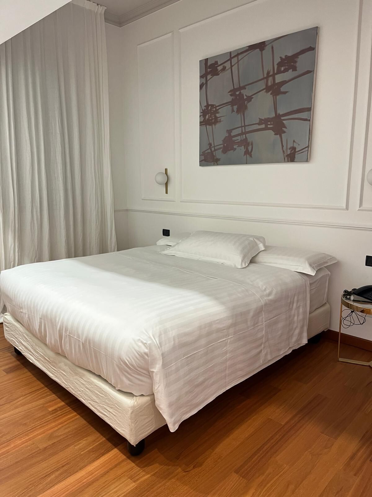 أغطية فراش متميزة وألحفة محشوة بالريش ومكتب ومساحة عمل للكمبيوتر المحمول