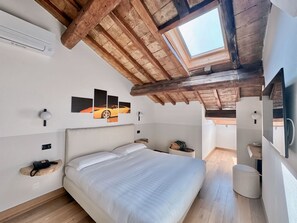 Literie de qualité supérieure, couette en duvet d'oie, bureau