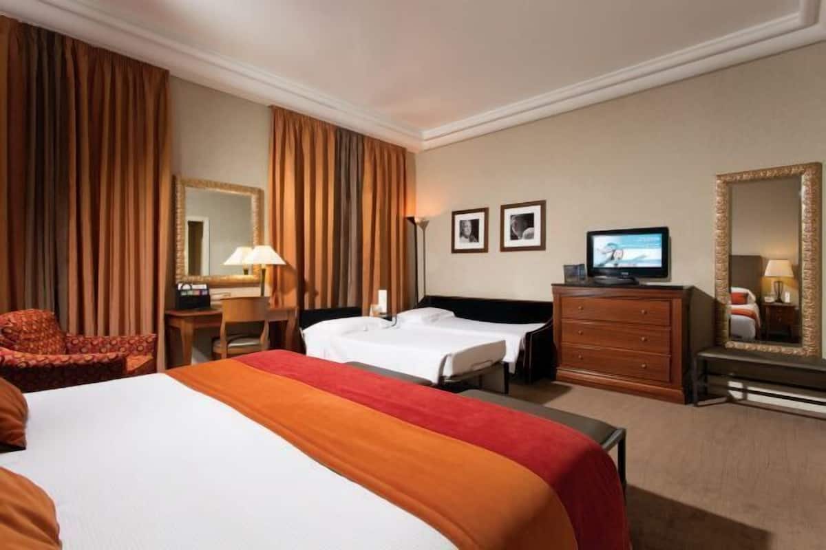 1 Schlafzimmer, hochwertige Bettwaren, Minibar, Zimmersafe
