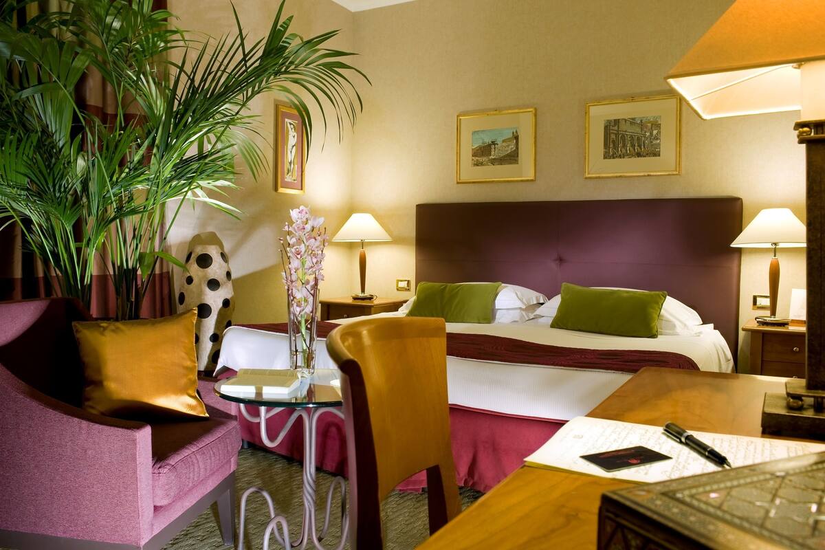 Premium bedding, minibar, in-room safe, desk