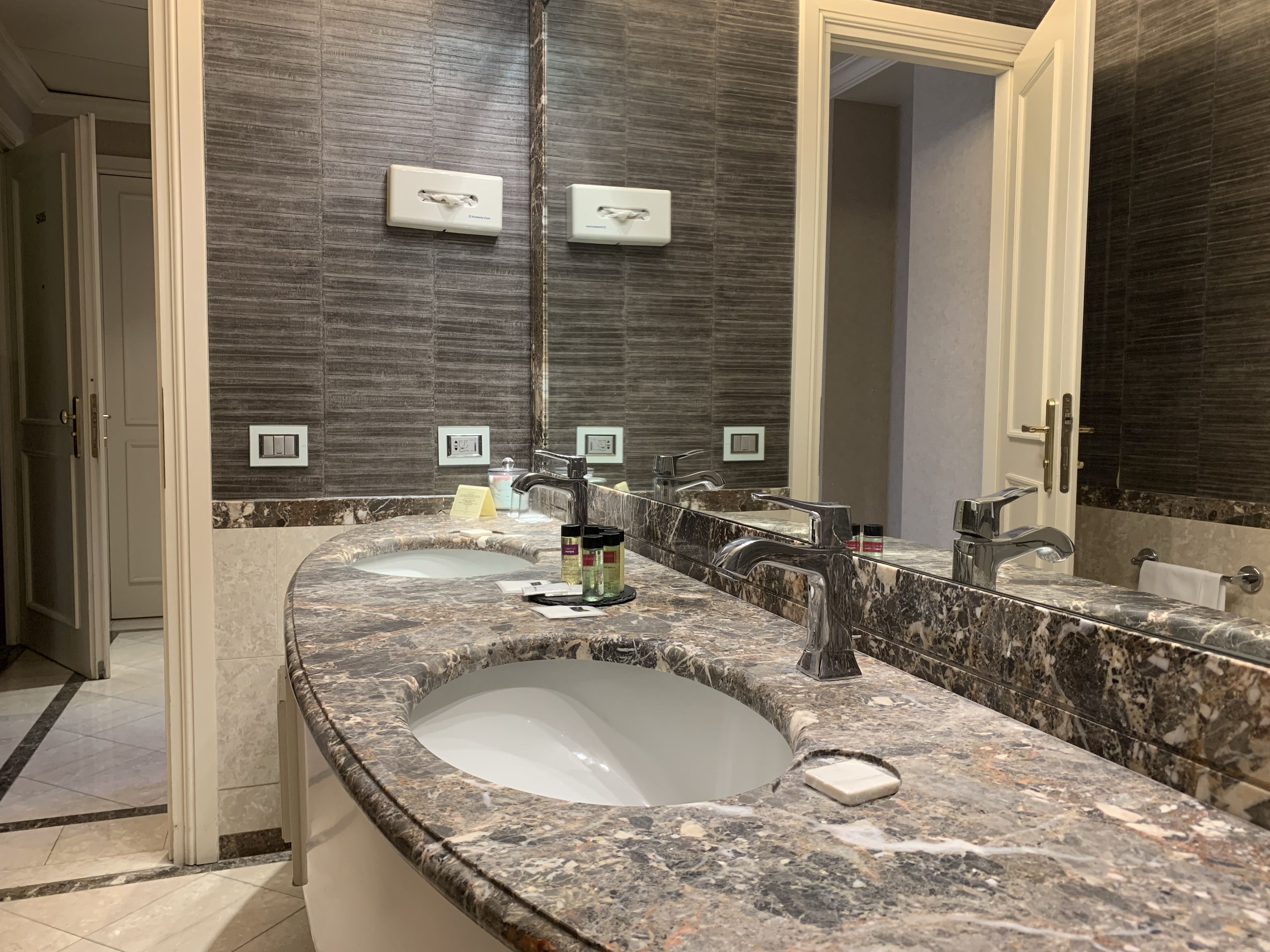 deluxe double or twin room | bathroom | combined shower/bathtub, designer toiletries, hair dryer, slippers