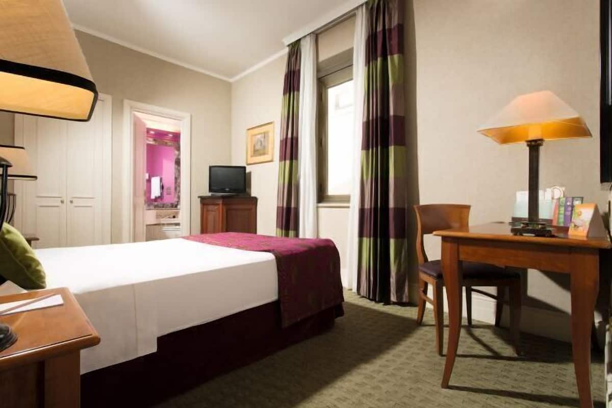 Premium bedding, minibar, in-room safe, desk