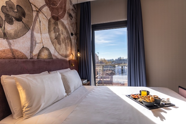 Camera Standard con letto matrimoniale o 2 letti singoli | 1 camera, copriletto in piuma, minibar con snack e bevande gratuite