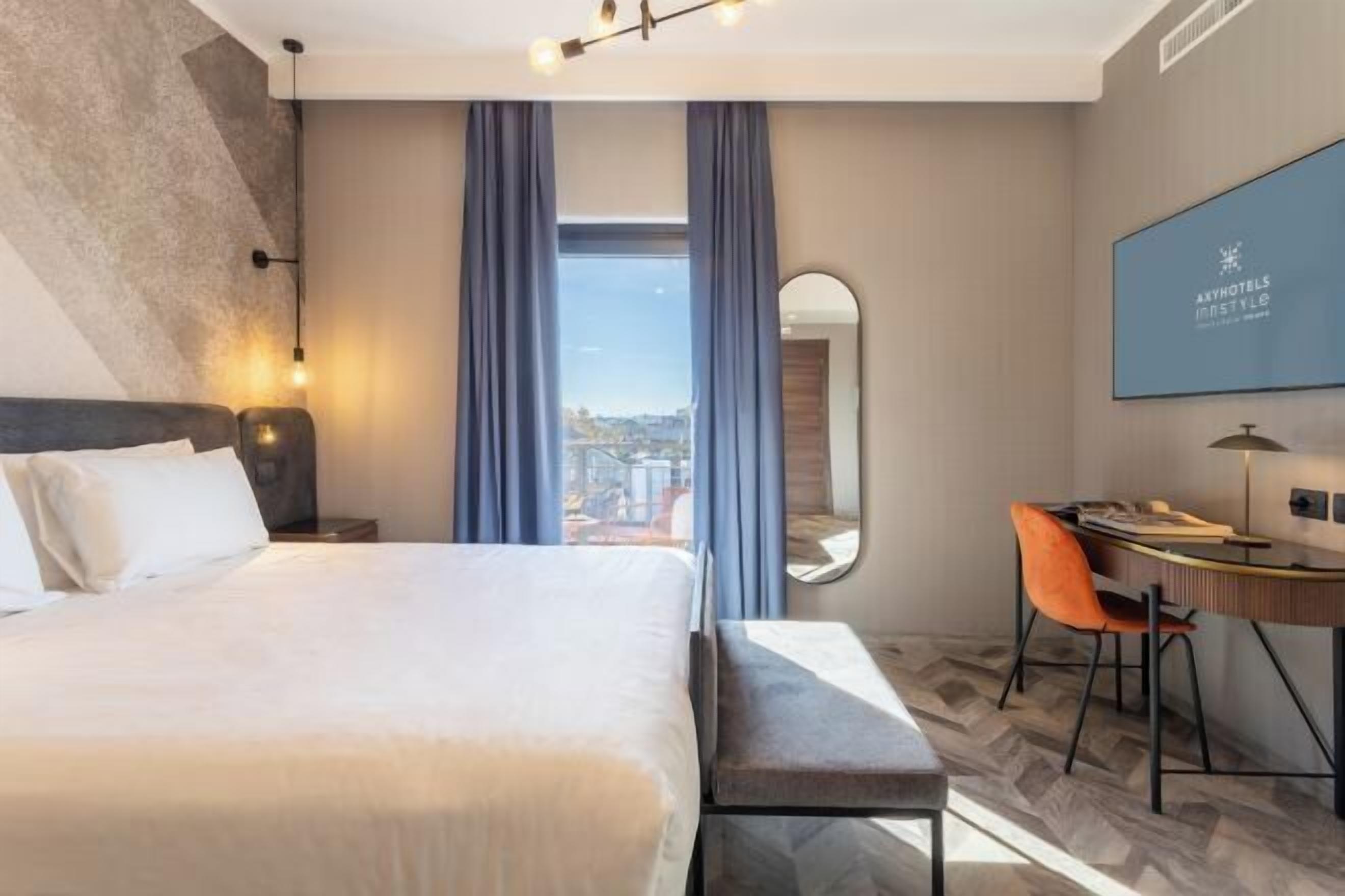 Donzen dekbedden, een gratis minibar, een kluis op de kamer
