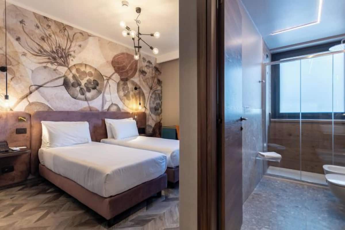Down duvets, free minibar, in-room safe, individually decorated