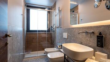 Standard Double or Twin Room | Bathroom | Rainfall showerhead, free toiletries, hair dryer, slippers