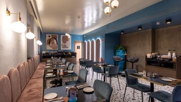 Dagelijks ontbijtbuffet (EUR 20 per persoon)