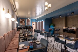 Πρωινό σε μπουφέ καθημερινά (20 EUR/άτομο)