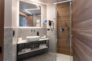 Deluxe Room, Balcony, City View | Bathroom | Rainfall showerhead, free toiletries, hair dryer, slippers