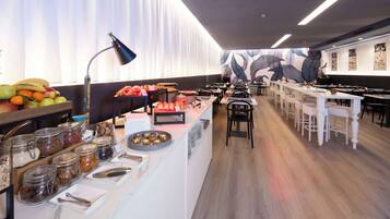 Päivittäinen buffetaamiainen (10 EUR per henkilö)