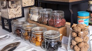 A buffet table with various food items and utensils. - Best Western Plus Hotel Farnese (Parma)
