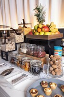 Café da manhã com buffet todos os dias (EUR 10 por pessoa) 