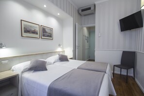 Standard Double or Twin Room | Premium bedding, down duvets, minibar, in-room safe - Hotel Flora (Milan)