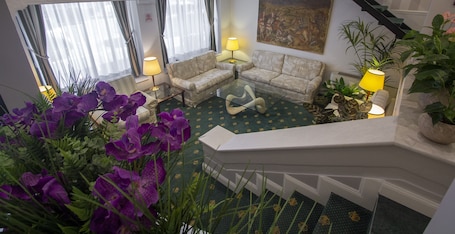 Reception. Hotel Flora
