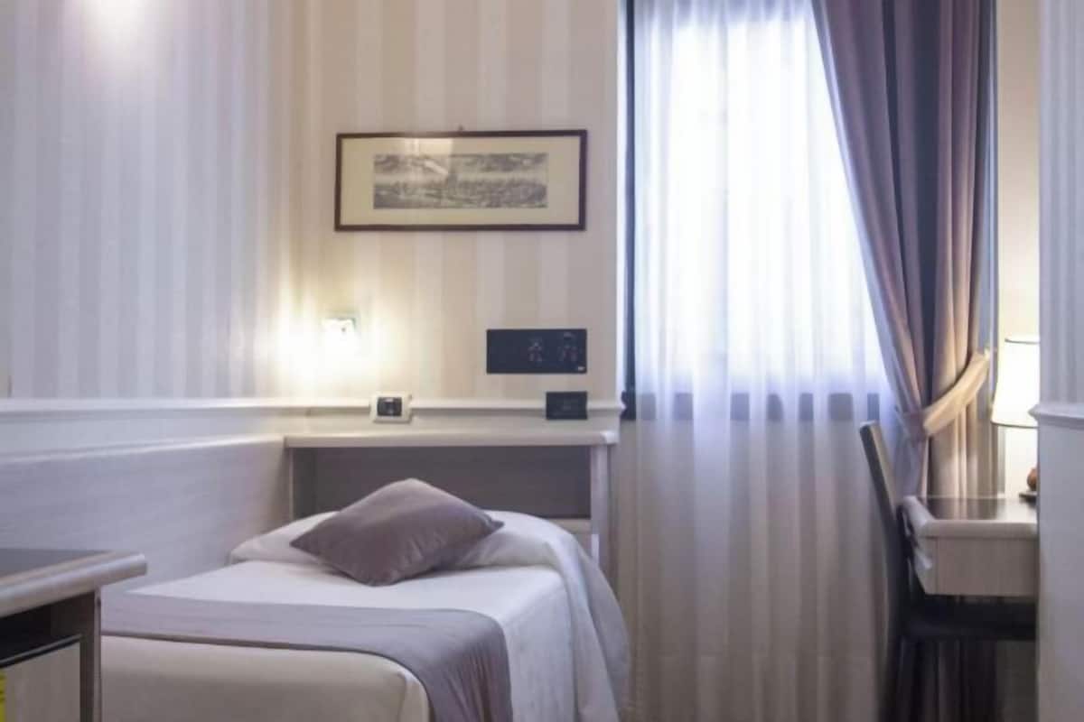 Premium bedding, down comforters, minibar, in-room safe