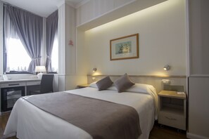 Premium bedding, down comforters, minibar, in-room safe - Hotel Flora (Milan)