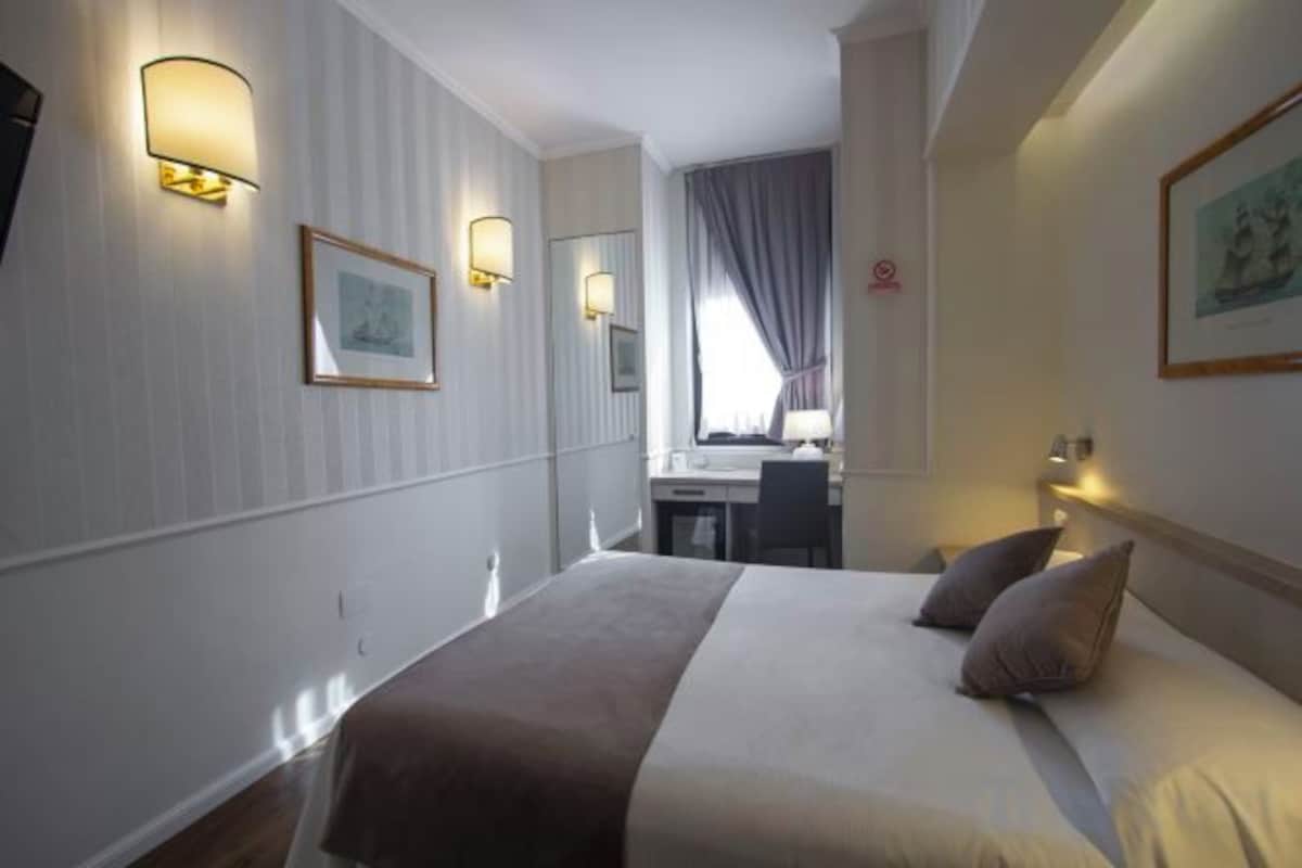 Premium bedding, down comforters, minibar, in-room safe