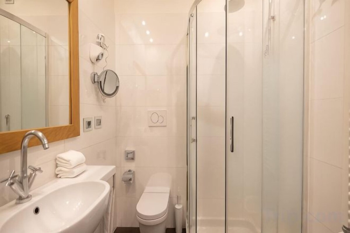 Bathroom | Shower, rainfall showerhead, free toiletries, hair dryer