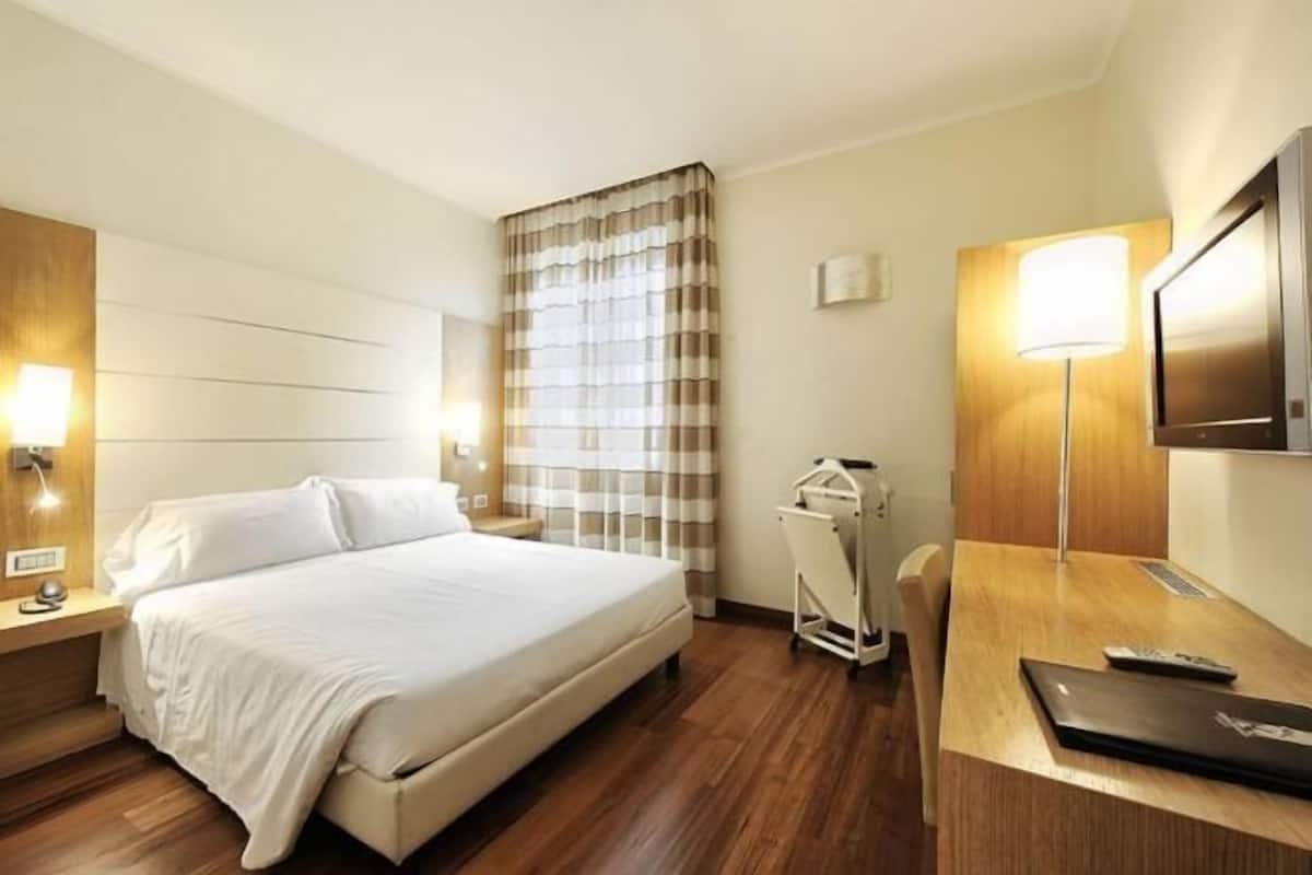 1 bedroom, down comforters, memory foam beds, minibar