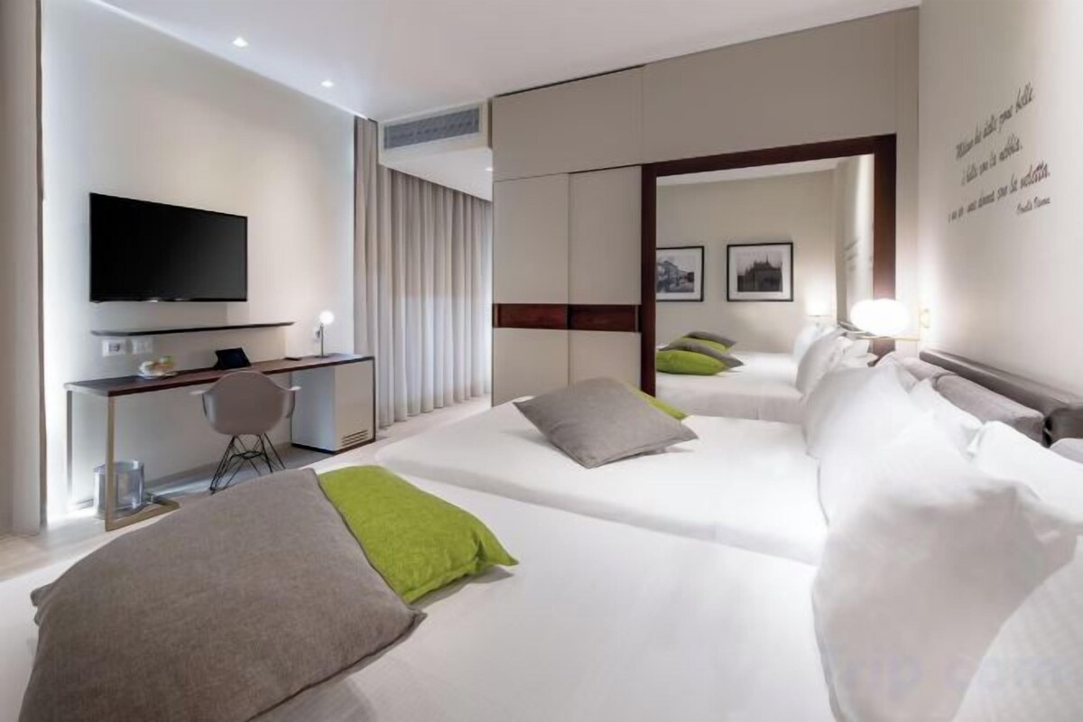 Down comforters, minibar, in-room safe, desk