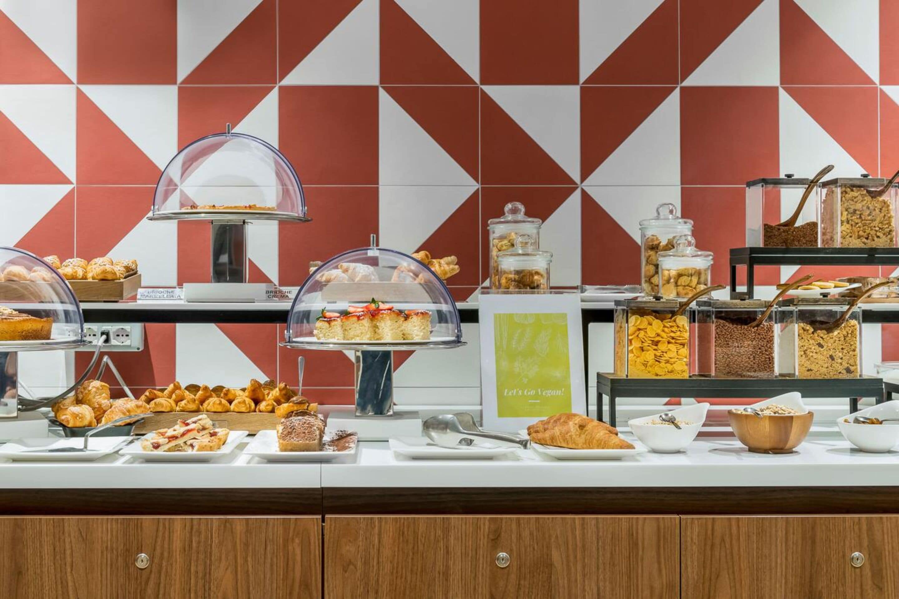 daily cooked-to-order breakfast (eur 10 per person)