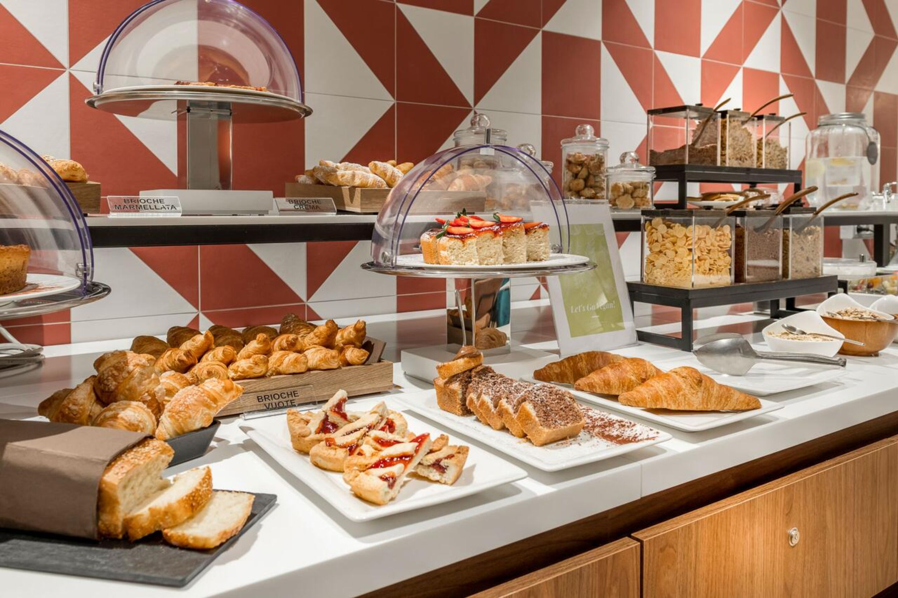 daily cooked-to-order breakfast (eur 10 per person)