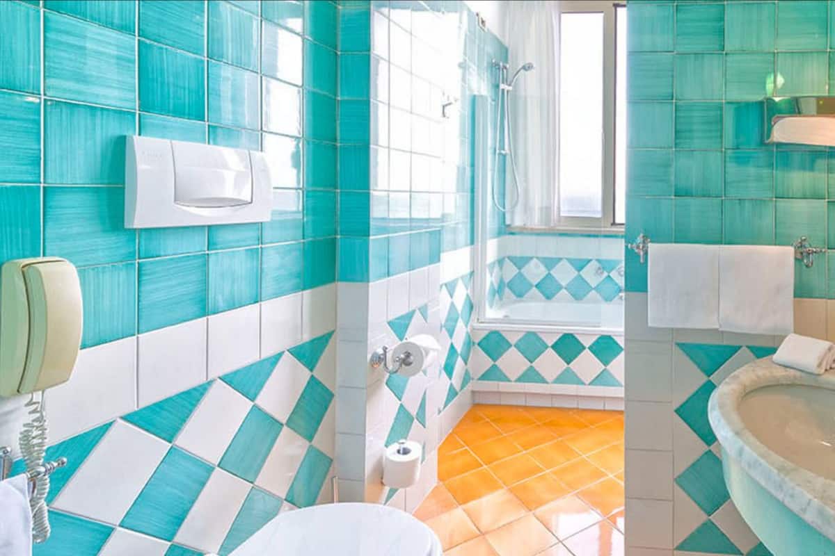 classic double or twin room | bathroom | shower, free toiletries, hair dryer, bathrobes