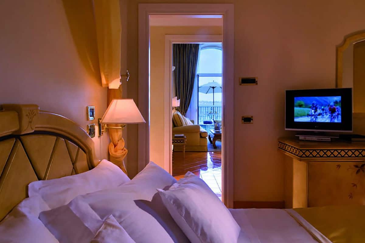 deluxe double or twin room, terrace, sea view | 1 bedroom, hypo-allergenic bedding, minibar, in-room safe