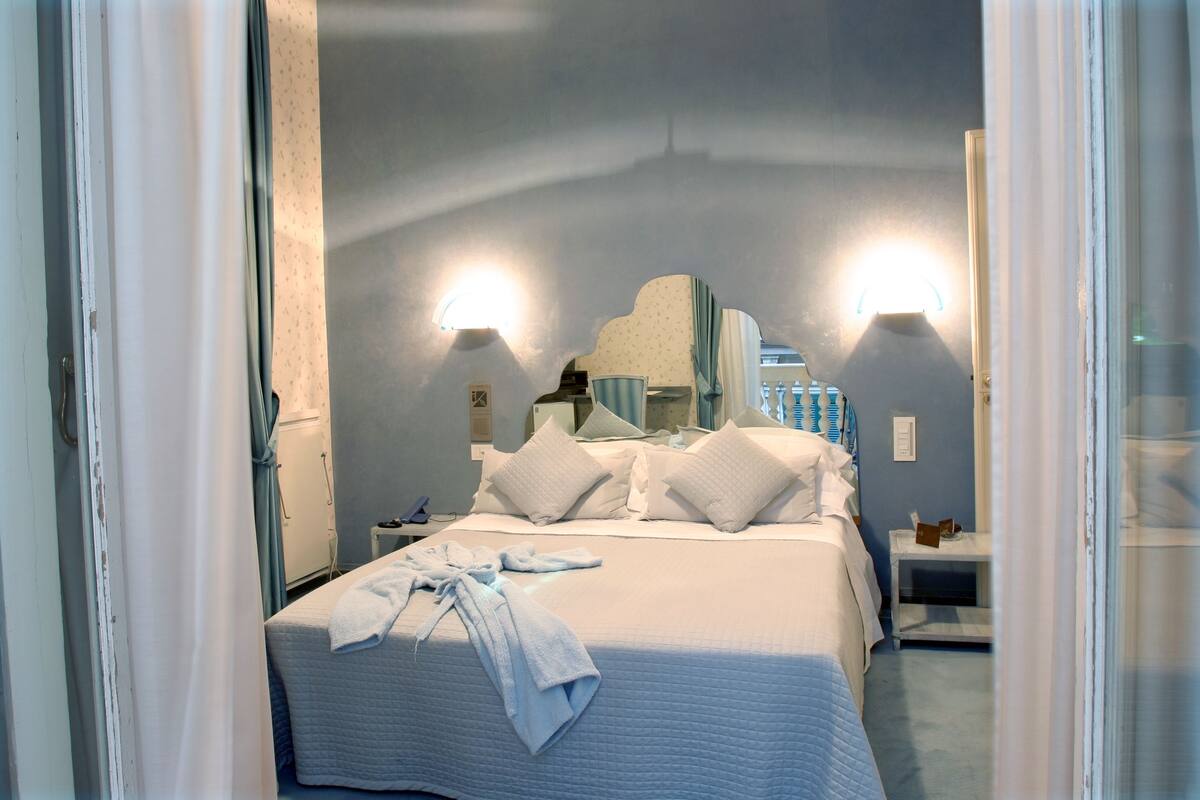 Minibar, in-room safe, desk, blackout drapes