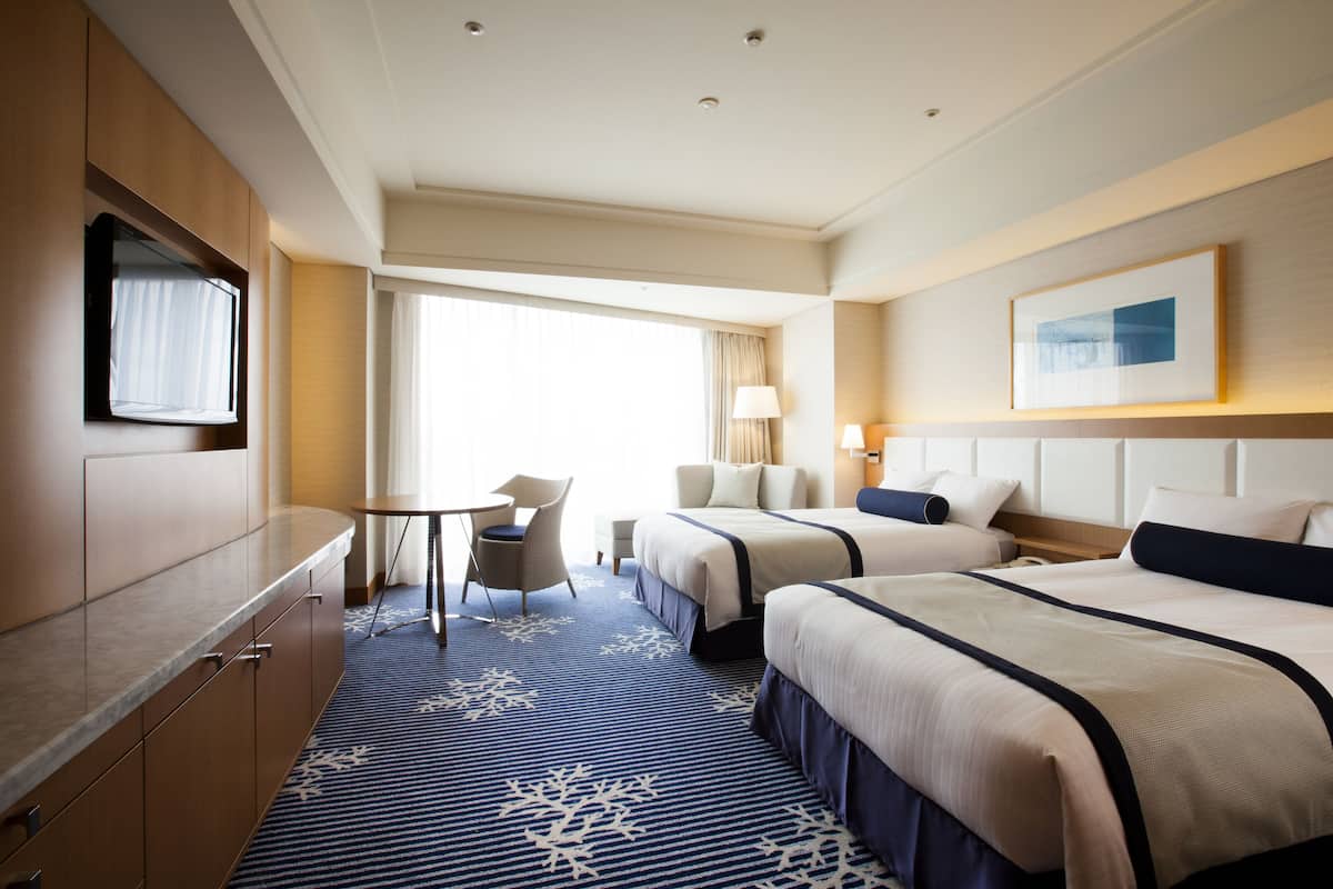Bay Club Floor Twin Park View, Non Smoking | Down duvets, in-room safe, desk, iron/ironing board