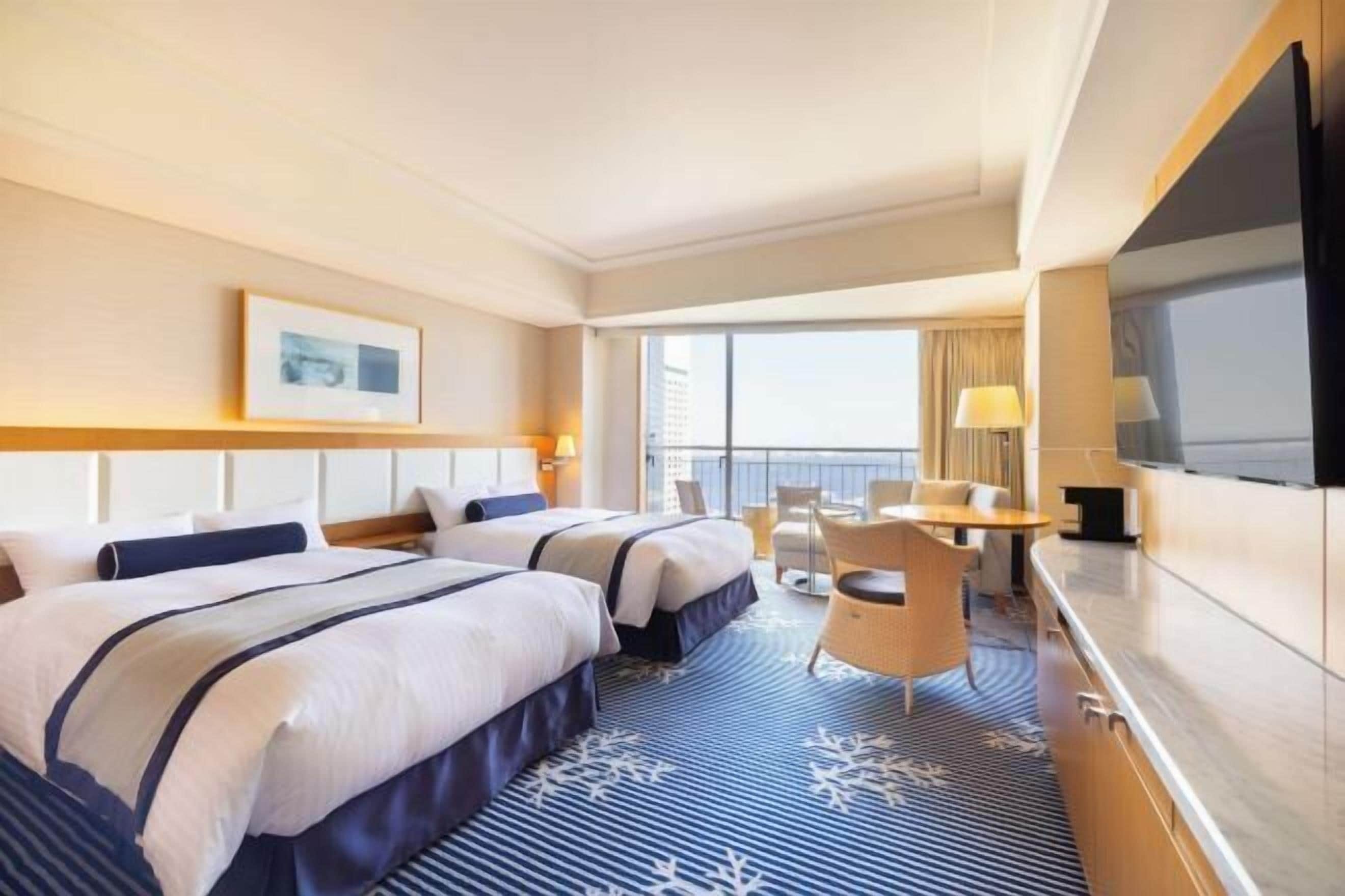 Down comforters, in-room safe, desk, iron/ironing board