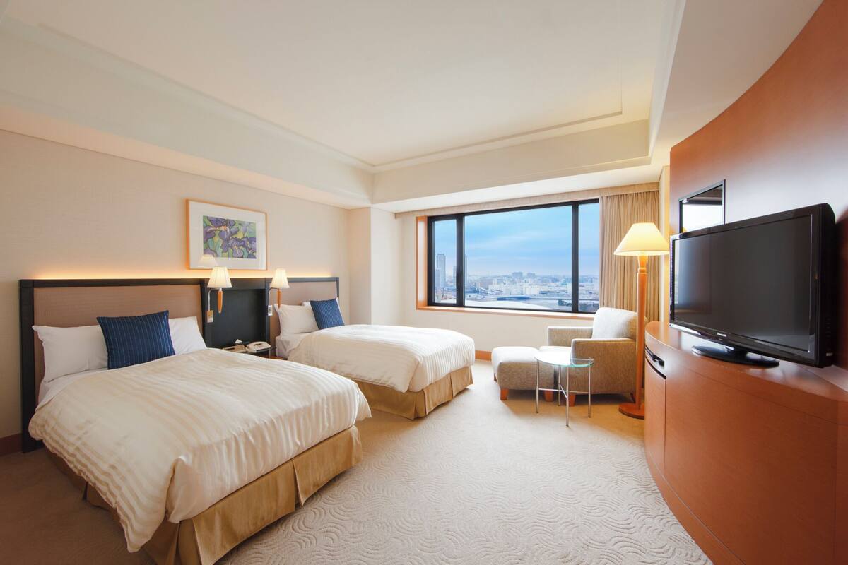 Down duvets, in-room safe, desk, iron/ironing board