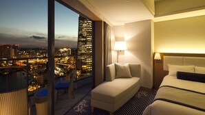 ห้องทวิน, ปลอดบุหรี่, วิวสวนสาธารณะ (Bay Club Floor) | ผ้านวมขนเป็ด, ตู้นิรภัยในห้องพัก, โต๊ะทำงาน, เตารีด/โต๊ะรีดผ้า