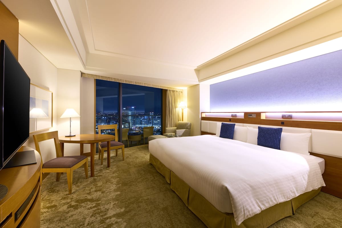 Executive King Park View ,Non-Smoking | Down comforters, in-room safe, desk, iron/ironing board