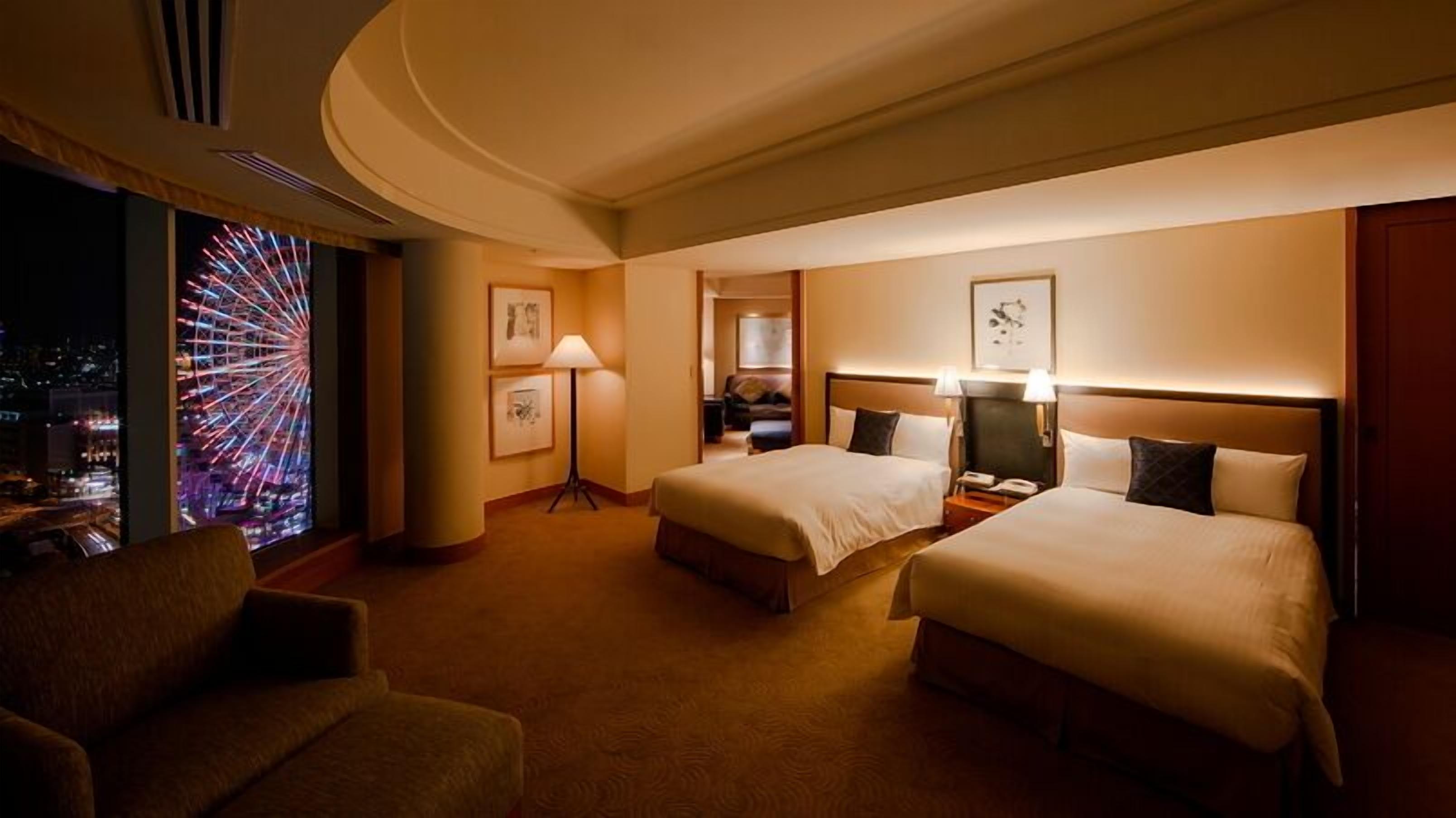 Down duvets, in-room safe, desk, iron/ironing board (on request)