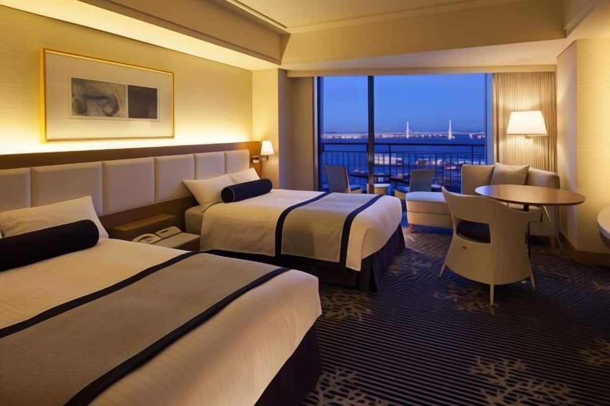 Copriletto in piuma, una cassaforte in camera, una scrivania