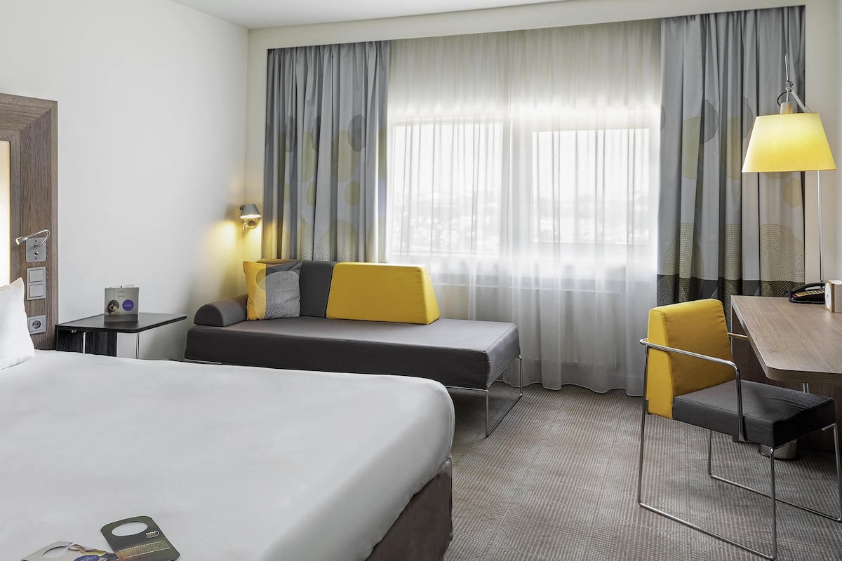 Habitación doble superior, 1 cama matrimonial y sofá cama | Ropa de cama hipoalergénica y minibar
