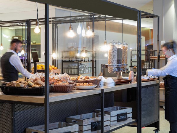 Buffet déjeuner (20.50 EUR par personne)