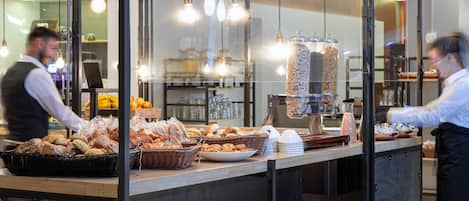 Daily buffet breakfast (EUR 20.50 per person)