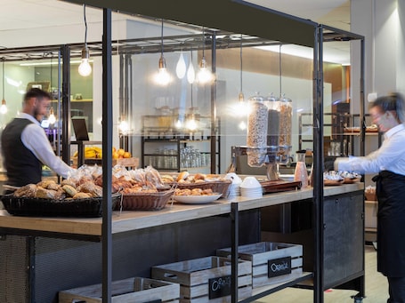 Daily buffet breakfast for a fee. Novotel Den Haag World Forum