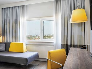 Hypo-allergenic bedding, minibar, in-room safe, desk